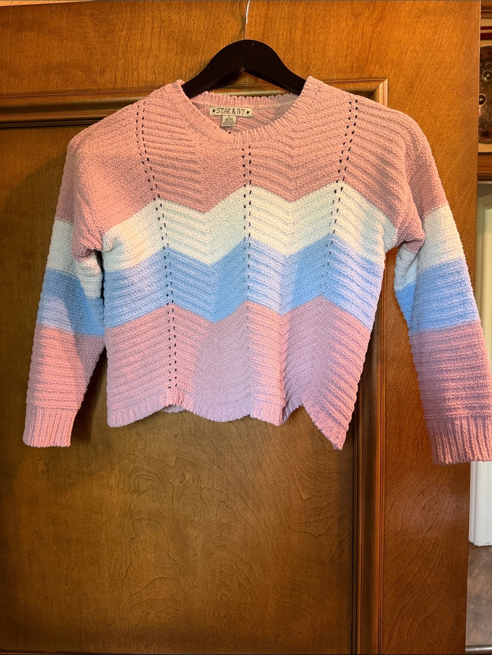 Cropped Star and Ivy Pink Blue White Chevron Knit Crewneck Sweater